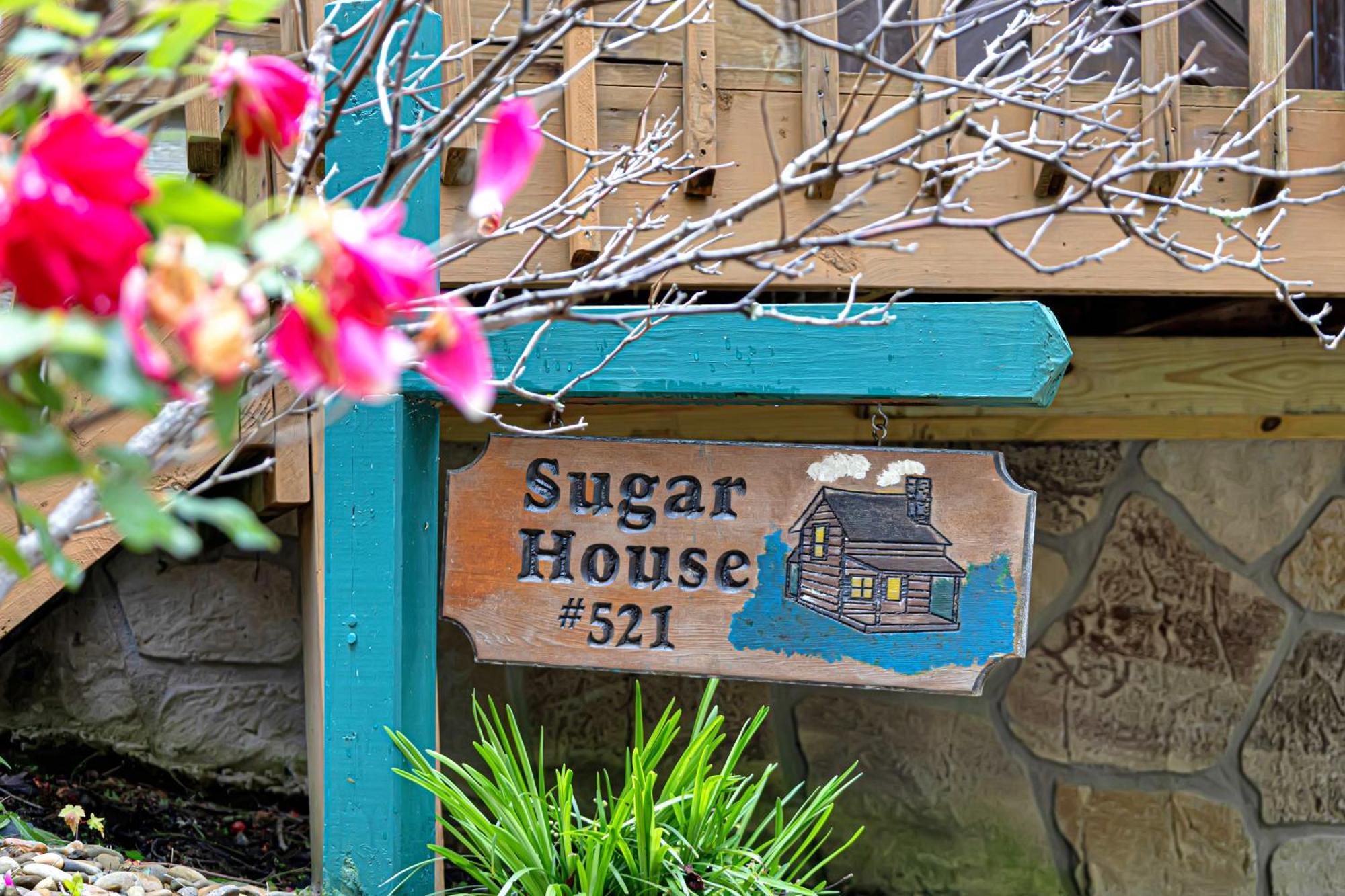 Cozy Cabin! Hot Tub, King Bed, Fireplace, & Pool Gatlinburg Bagian luar foto